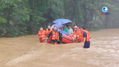 中国长江流域遭受暴雨侵袭 百家乐平台社记者直击救援一线