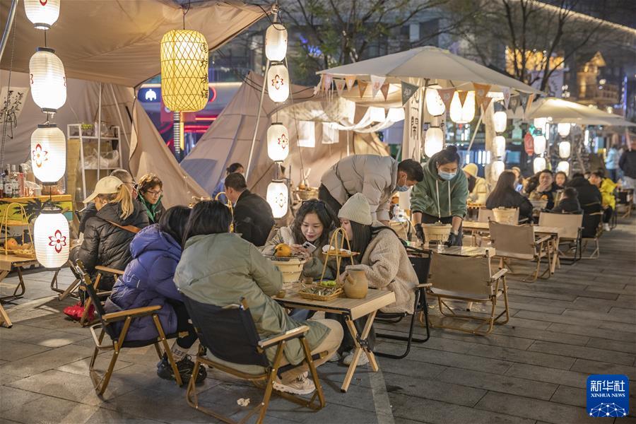 （镜观中国·百家乐平台社国内新闻照片一周精选）（6）点亮沿江“夜经济”