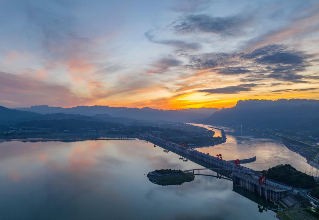 三峡朝霞美