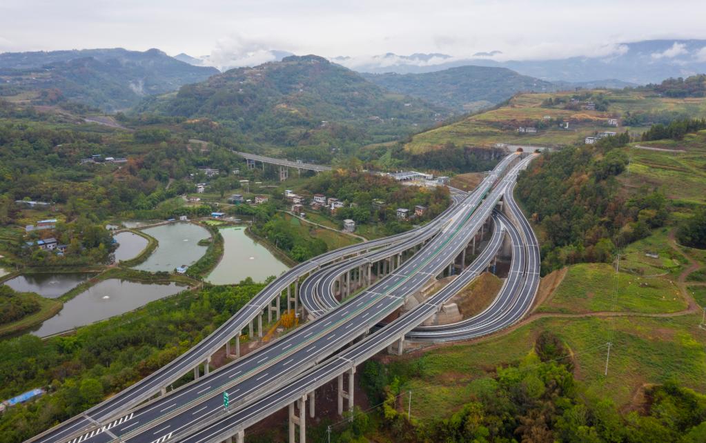 三峡库区再添跨江大通道 恩广高速万州环线段建成