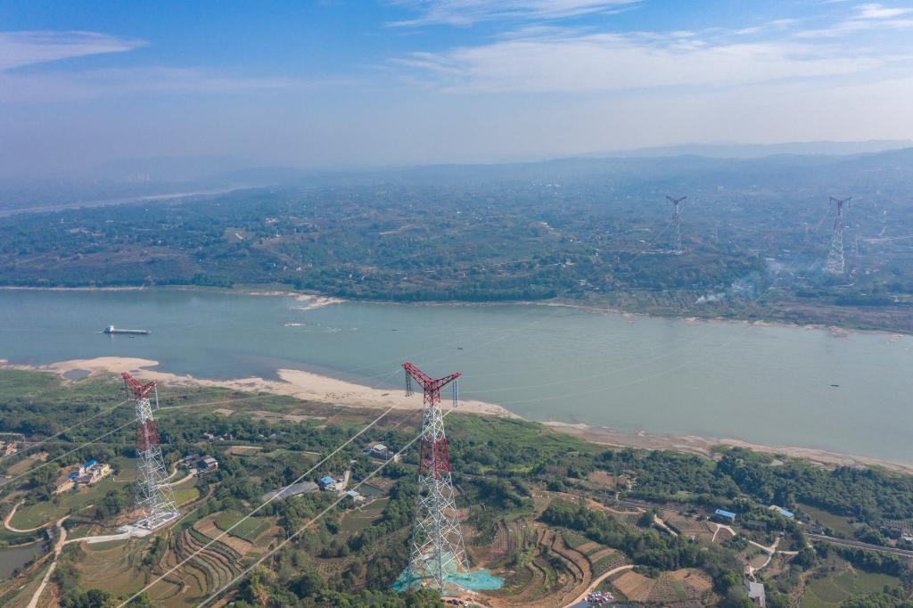 百家乐平台全媒+丨“西电东送”大动脉 特高压白浙线在渝顺利跨越长江