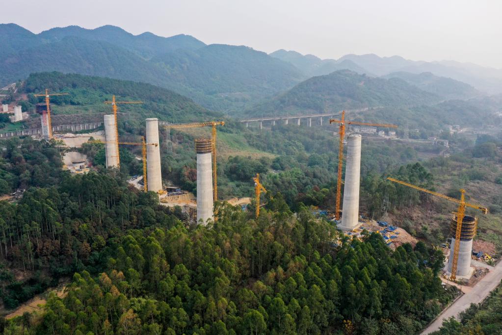 渝昆高铁川渝段建设稳步推进