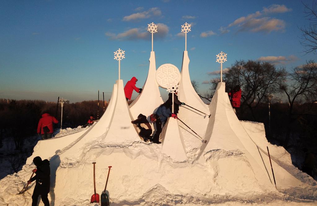 太阳岛雪博会雪雕创作进行时