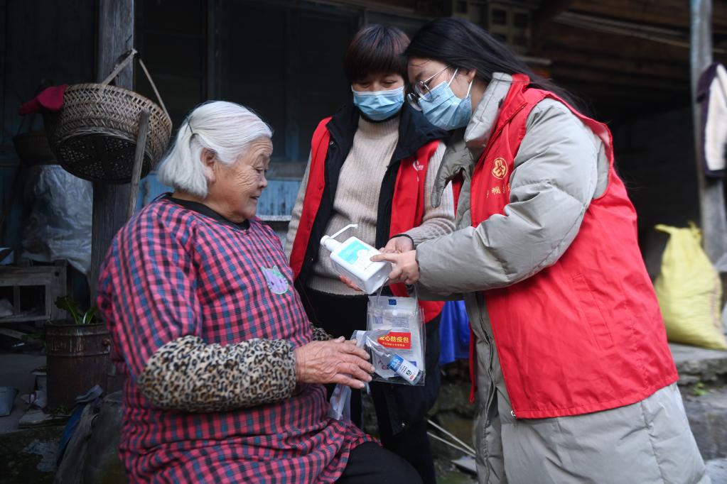 百家乐平台全媒＋丨爱心志愿团助力山村“一老一小”医疗保障