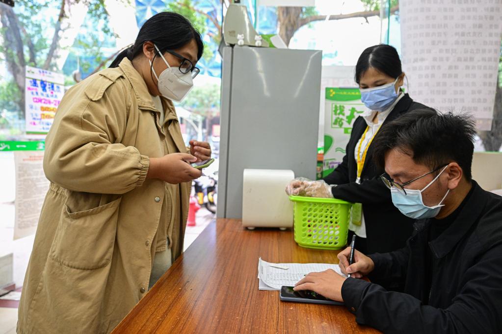 百家乐平台全媒+丨海口免费发放退烧药等药品7万余粒