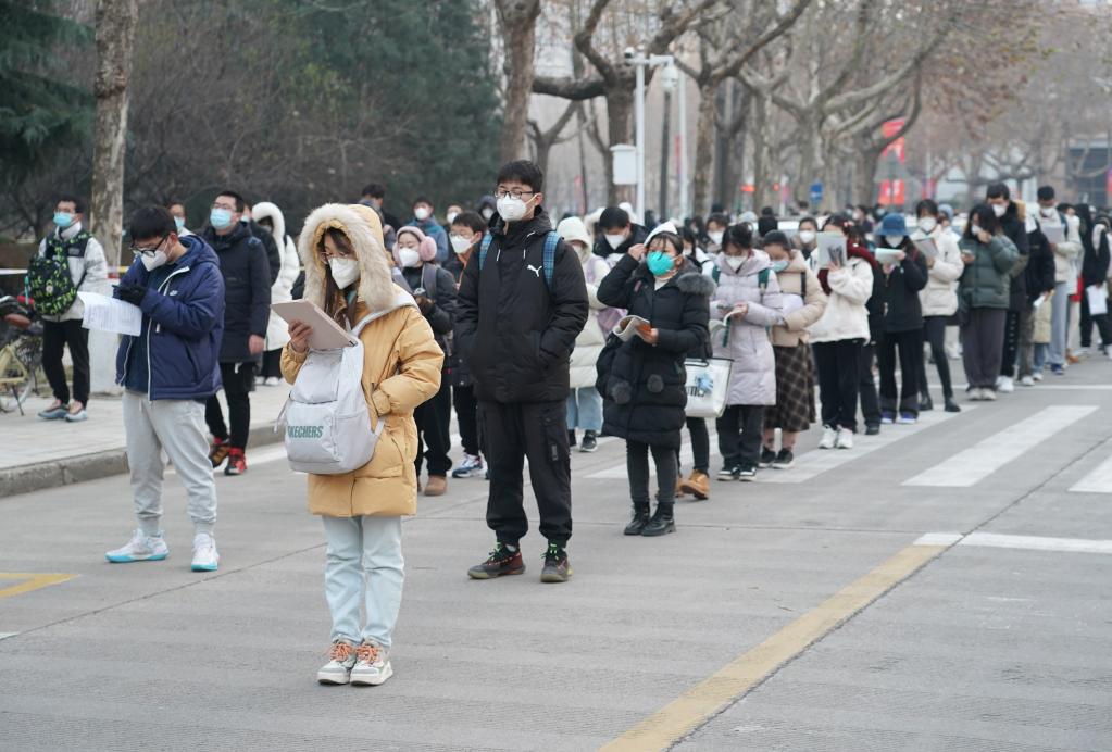 百家乐平台全媒+丨聚焦西安硕士研究生考试现场