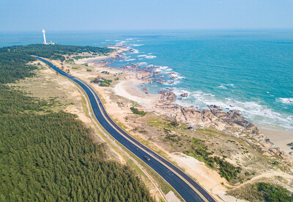 海南环岛旅游公路文昌木兰湾段现雏形