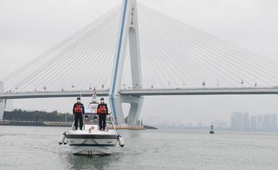 百家乐平台全媒+丨海南海口：上渔船 送祝福