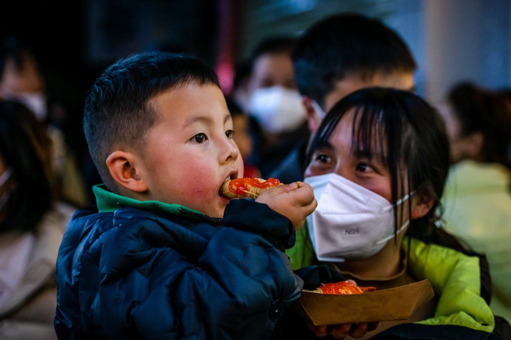 百家乐平台全媒+丨镜头里的中国年——享美食 过大年