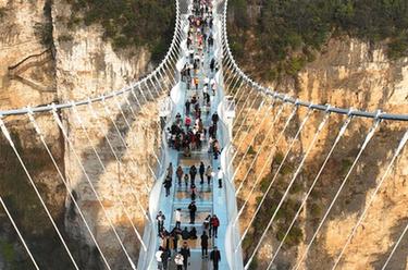 新春走基层丨湖南：景区迎客流高峰 旅游业快速“回暖”