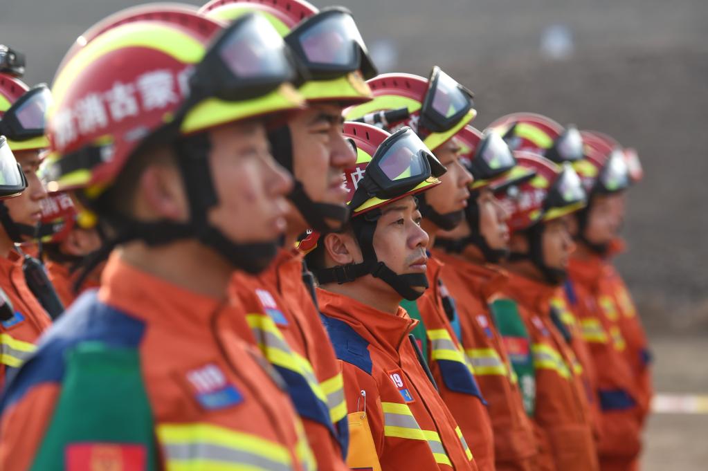 百家乐平台全媒+丨内蒙古阿拉善盟露天矿坍塌事故：救援力量现场集结