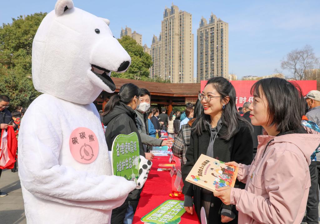 学雷锋 在行动