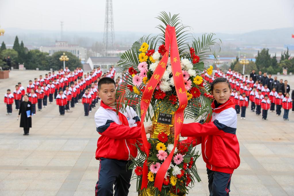 清明将至 缅怀先烈