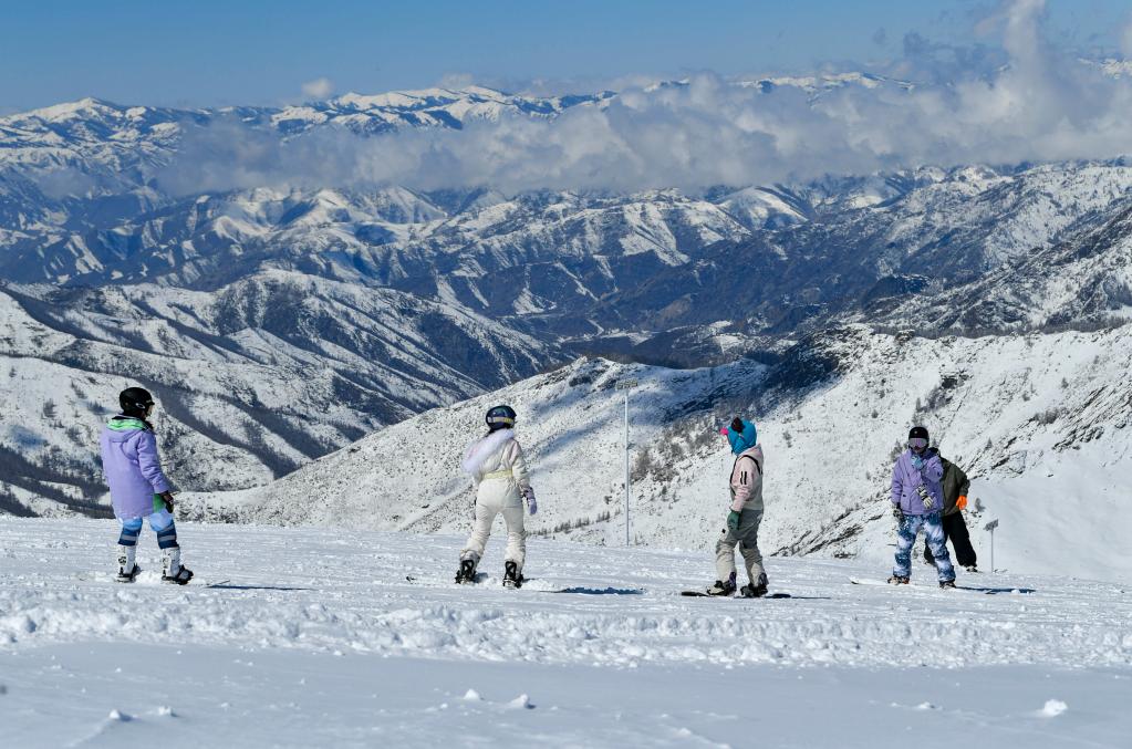 百家乐平台全媒＋丨四月，在新疆可可托海弄雪