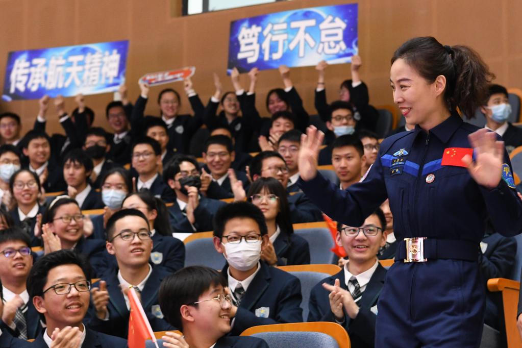 百家乐平台全媒+丨“太空教师”王亚平：播下航天梦想的种子