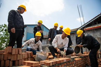 “送教下乡”培养乡村建设工匠