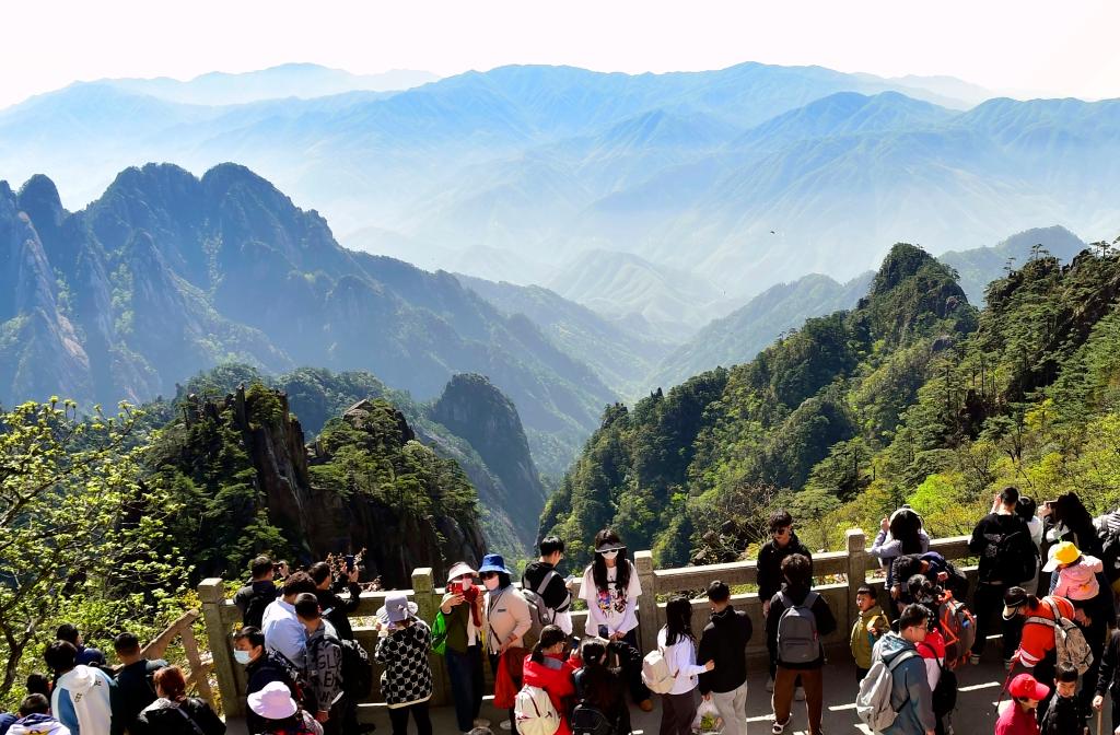 诗意中国丨登黄山天下无山