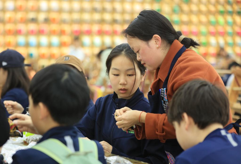 湖南张家界：非遗技艺研学游