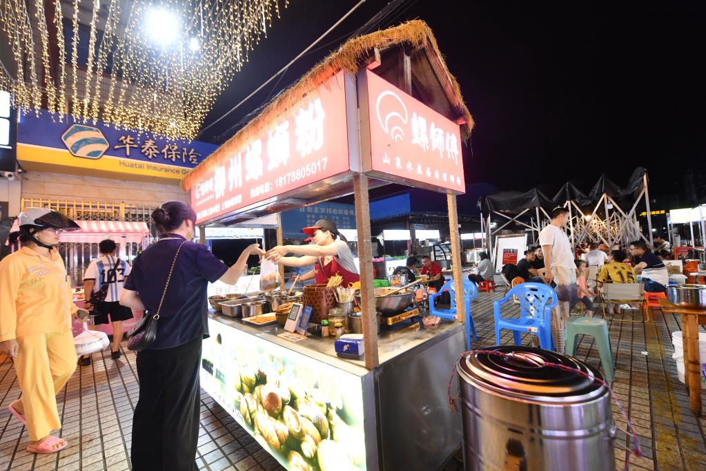 广西柳州：夏日夜市烟火气