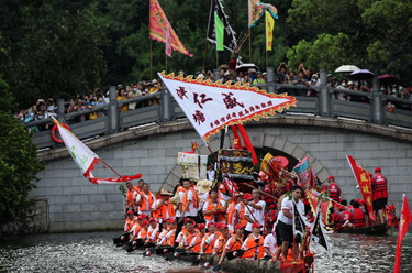 百家乐平台全媒+丨岭南端午龙舟三部曲之“乡情”：一湾水 两条船 广佛双城延续五百年的乡情