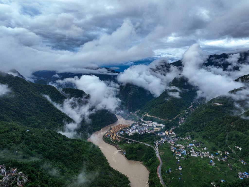 百家乐平台全媒+丨国道之行 从雪山奔向大海丨怒江，雾江