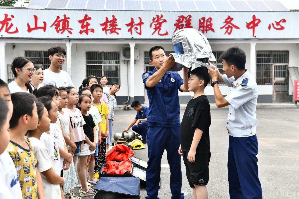 山东莒县：“小草学堂”里的多彩假期