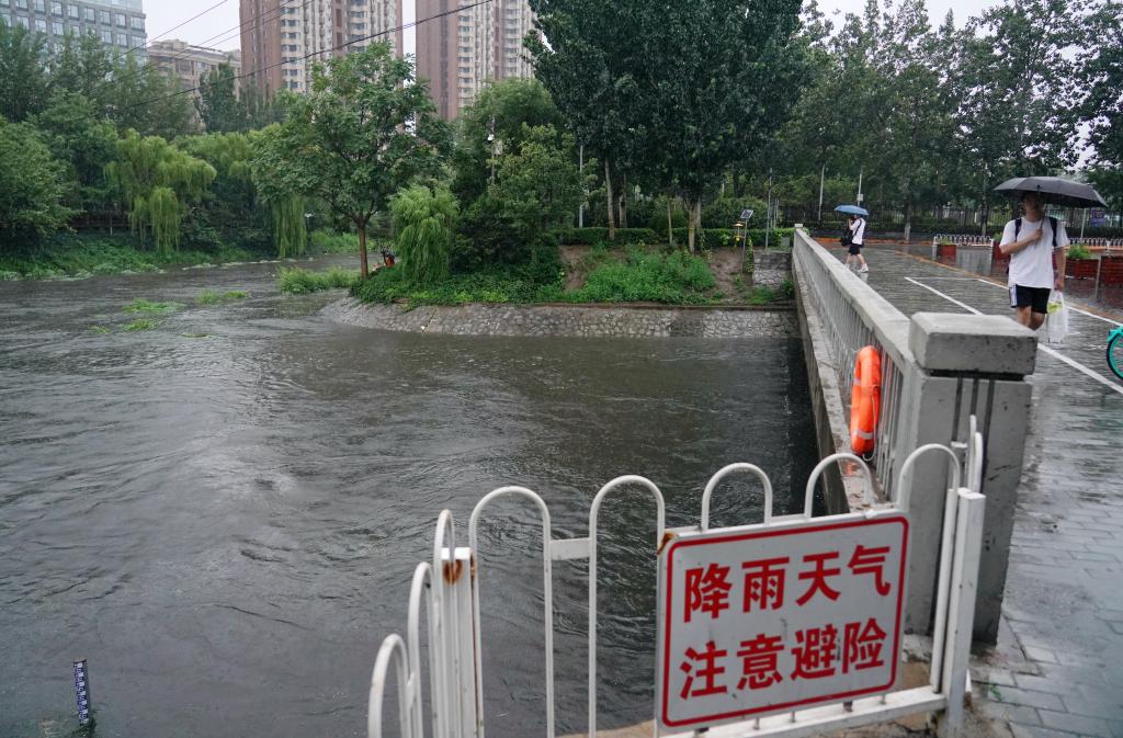 百家乐平台全媒+丨暴雨红色预警继续 多部门部署应对工作