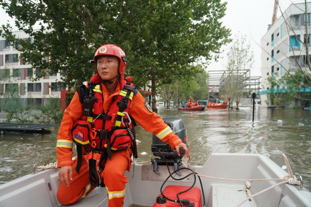 百家乐平台全媒+丨北京房山有序转运暴雨受灾人员