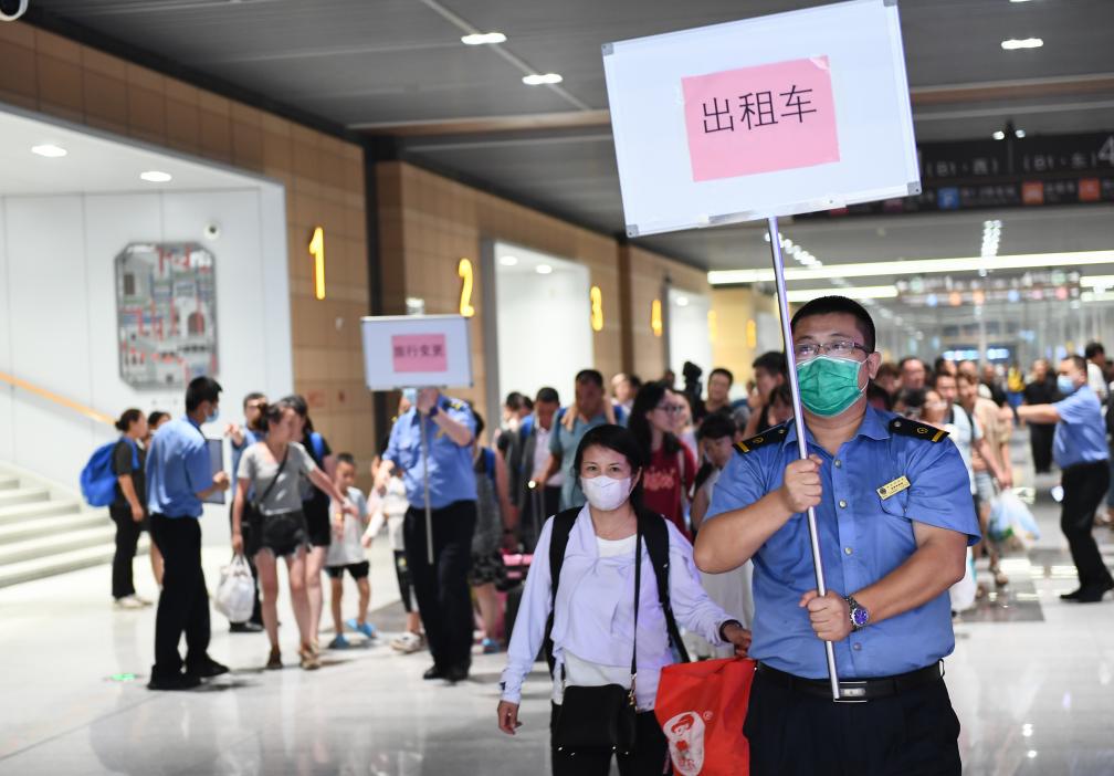 百家乐平台全媒+丨因强降雨被困北京门头沟的列车旅客陆续安全转移