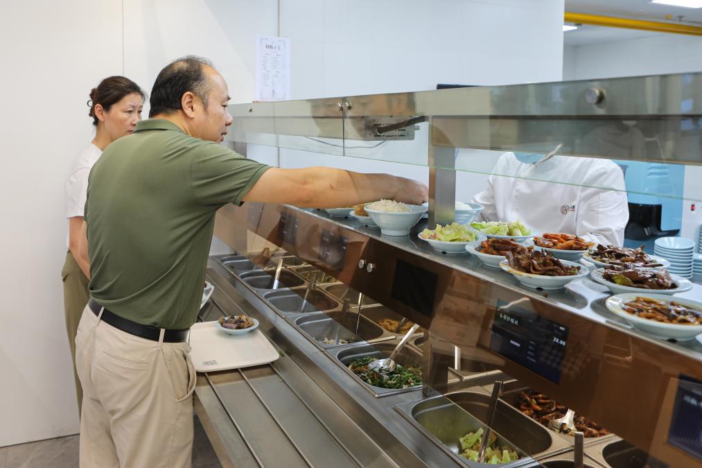 上海：市民食堂为城市增添“烟火气”