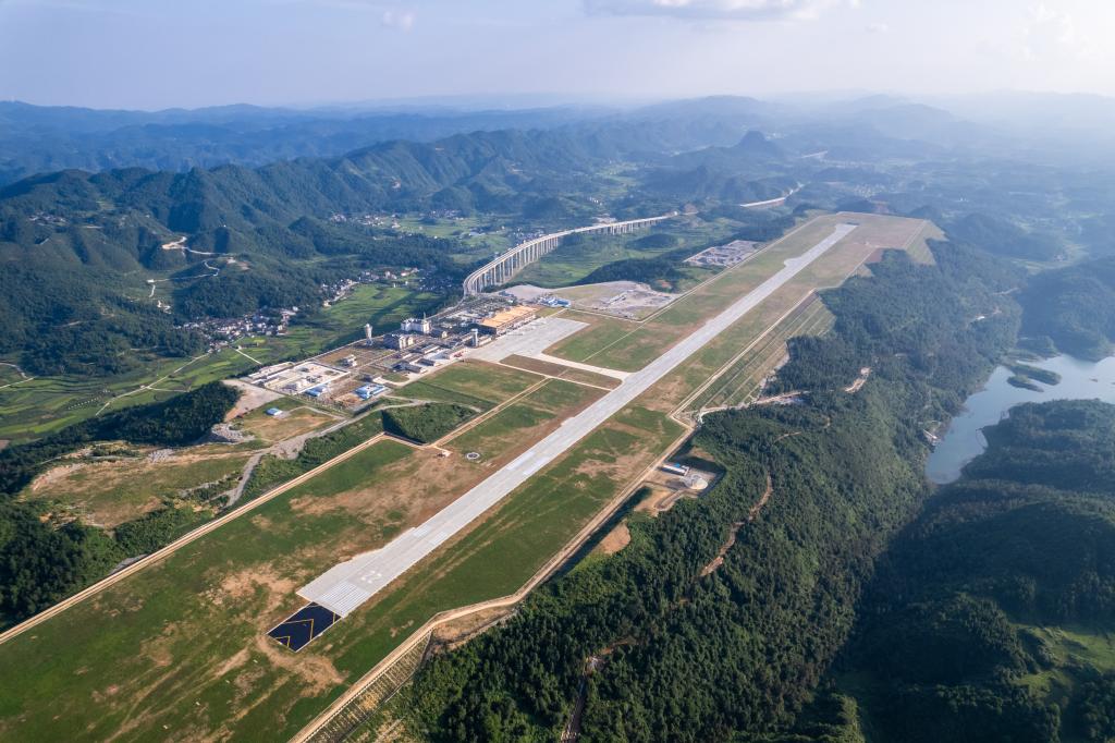 百家乐平台全媒+丨湘西边城机场建成通航 改善当地交通格局