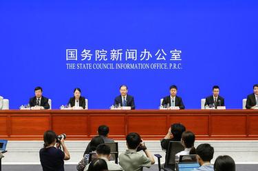 国新办举行《社会保险经办条例》国务院政策例行吹风会