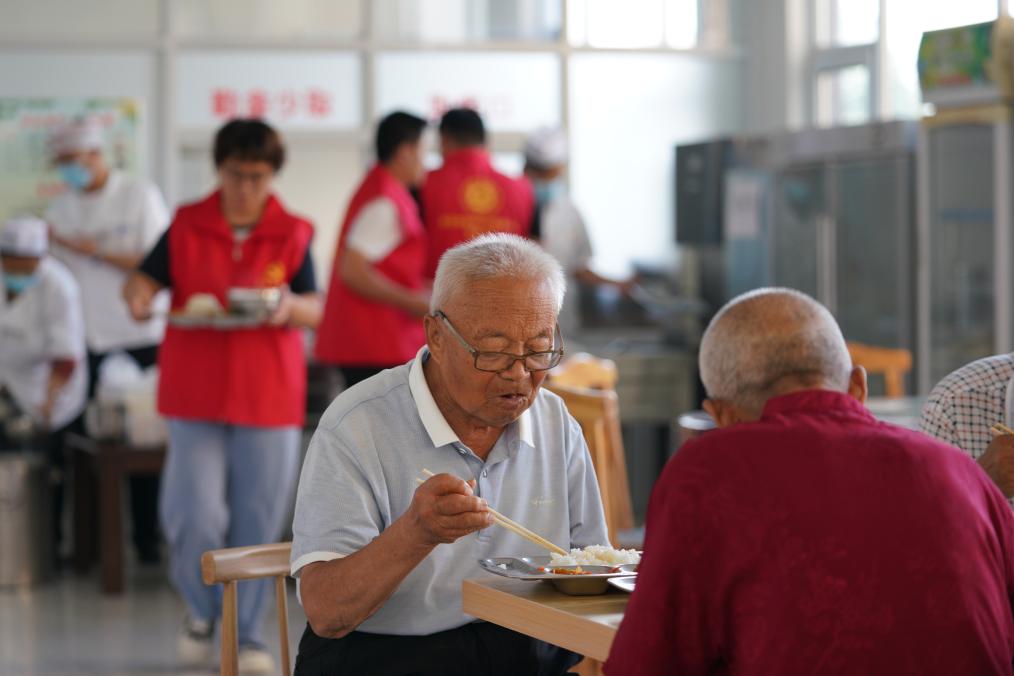 河北南宫：社区“老年食堂”惠民生