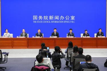 国新办举行《未成年人网络保护条例》国务院政策例行吹风会