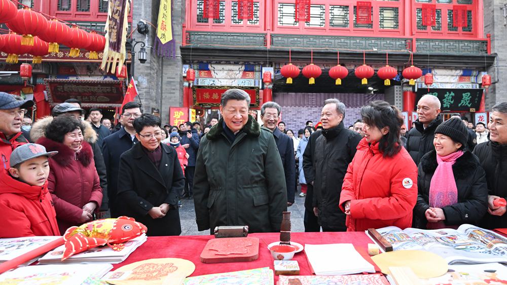 习近平春节前夕赴天津看望慰问基层干部群众