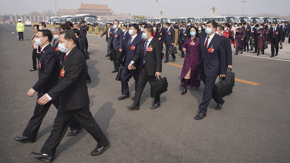 全国人大代表走向会场