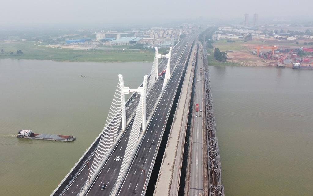 粤港澳大湾区马房特大桥建成通车