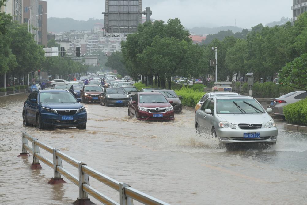 福州遭受特大暴雨侵袭